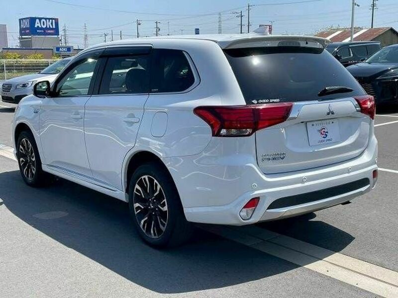 OUTLANDER PHEV-16