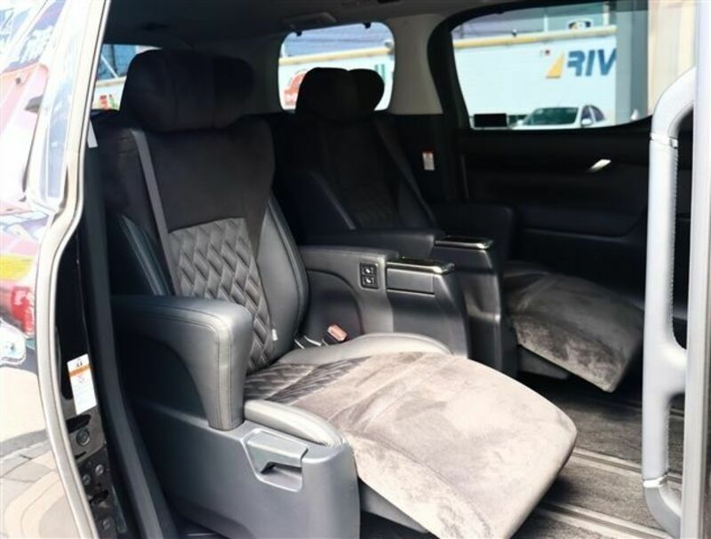 VELLFIRE-6