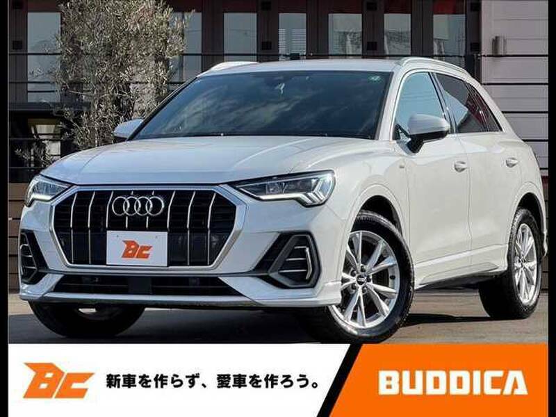 AUDI　Q3