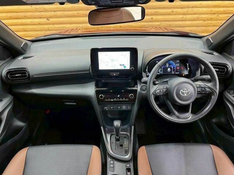 YARIS CROSS