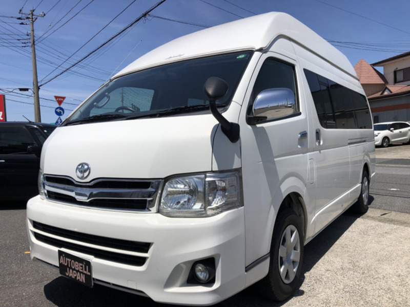 TOYOTA HIACE VAN