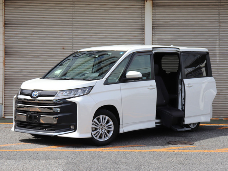 TOYOTA NOAH