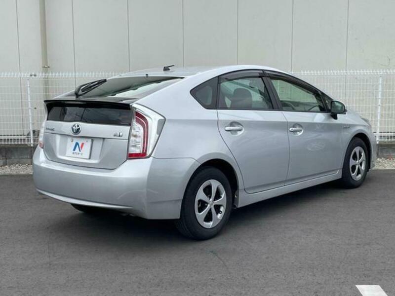 PRIUS-16