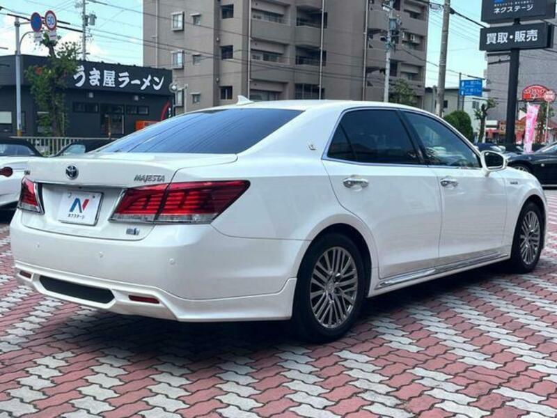 CROWN MAJESTA-16