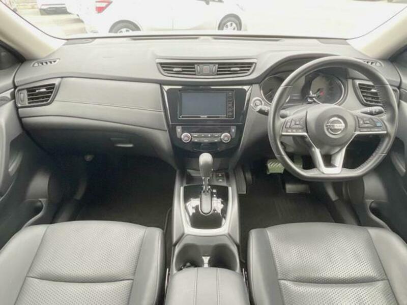 X-TRAIL-1