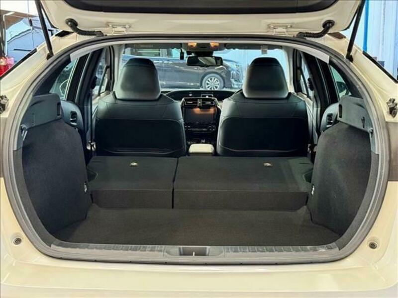 PRIUS-11