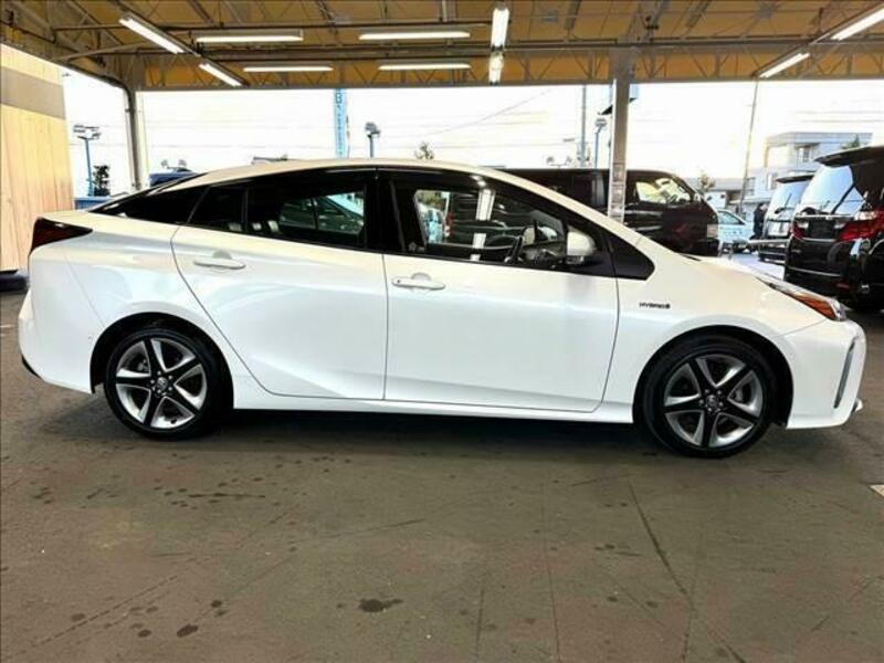 PRIUS-13