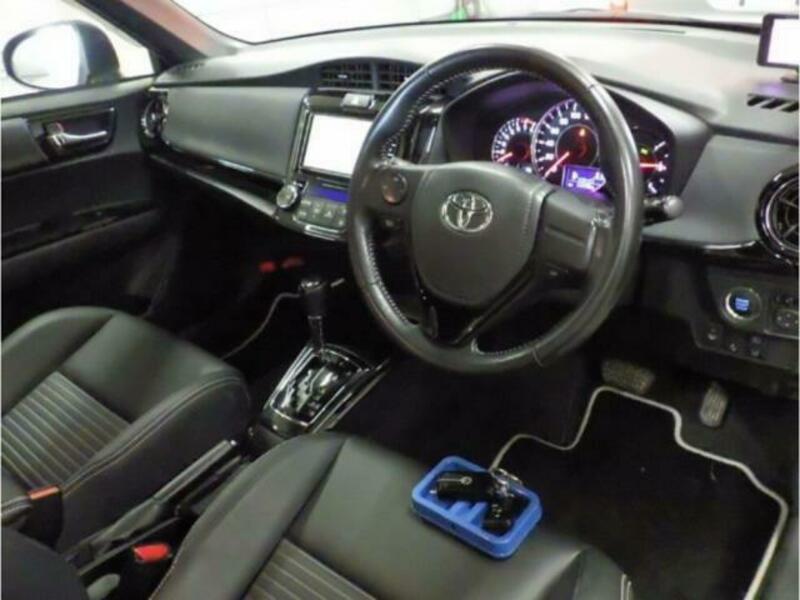 COROLLA AXIO