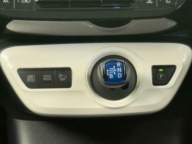 PRIUS-16