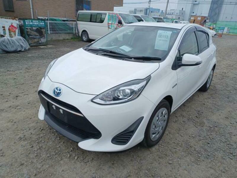 TOYOTA　AQUA