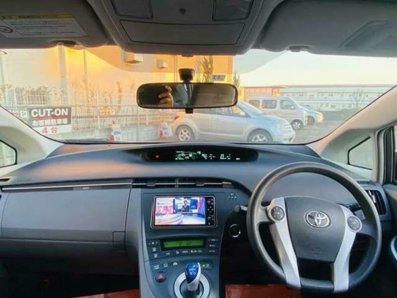 PRIUS-17