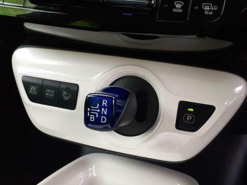 PRIUS-17