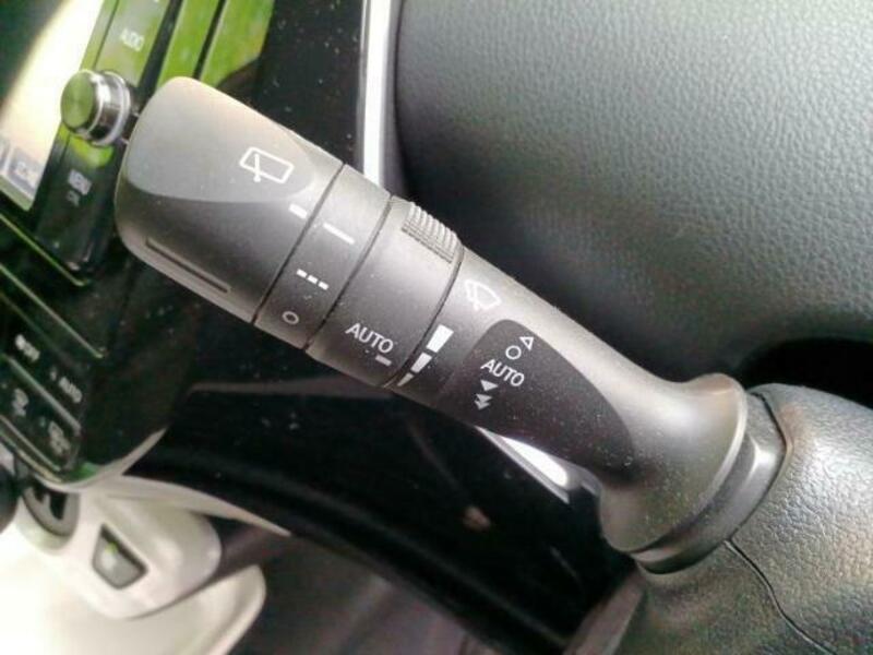 PRIUS-16