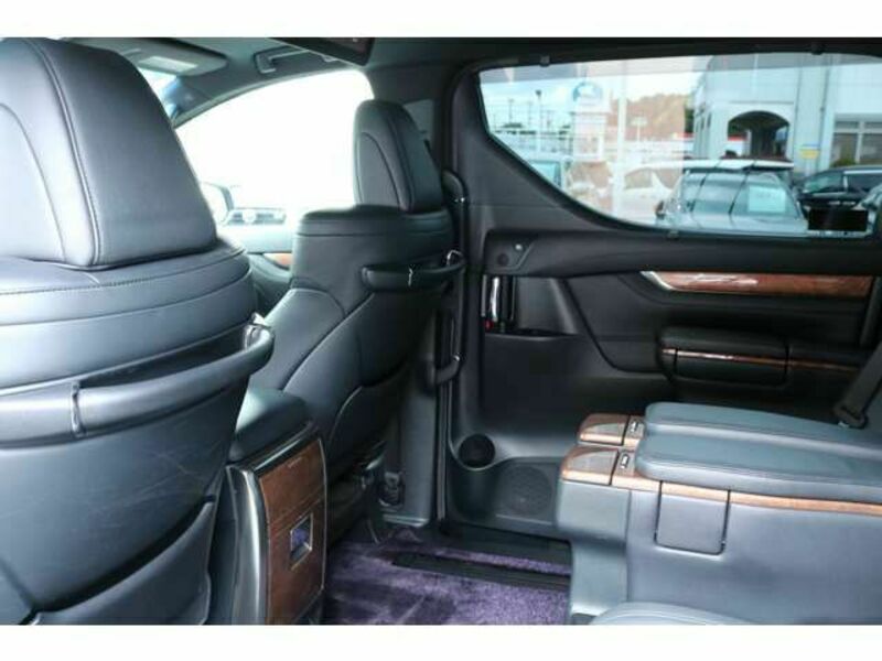 VELLFIRE-9
