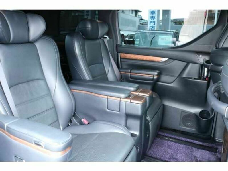 VELLFIRE-10