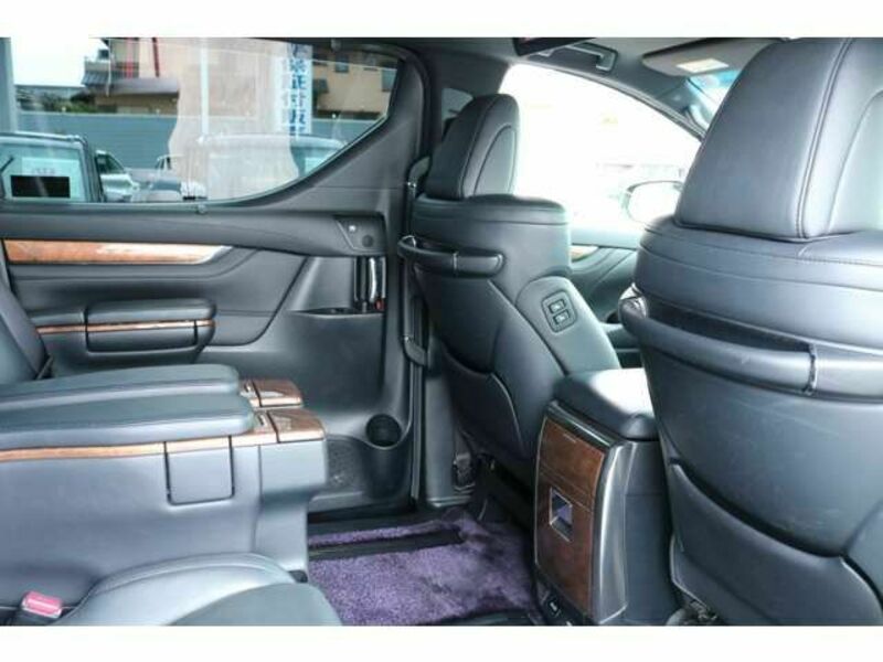VELLFIRE-11