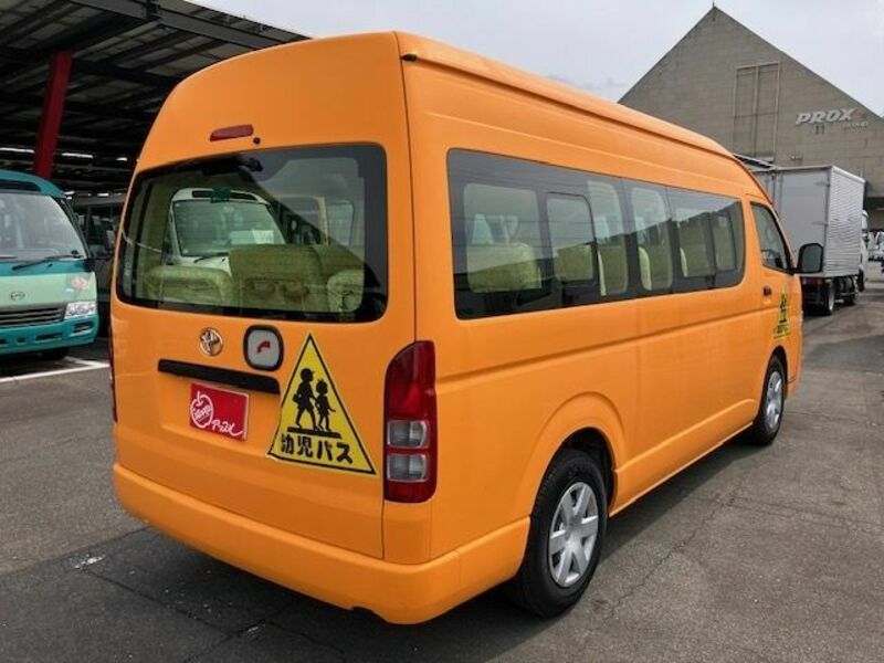 HIACE COMMUTER