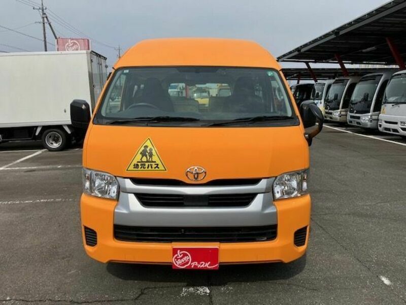 HIACE COMMUTER