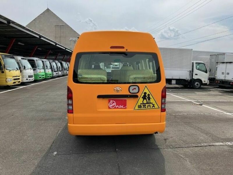 HIACE COMMUTER
