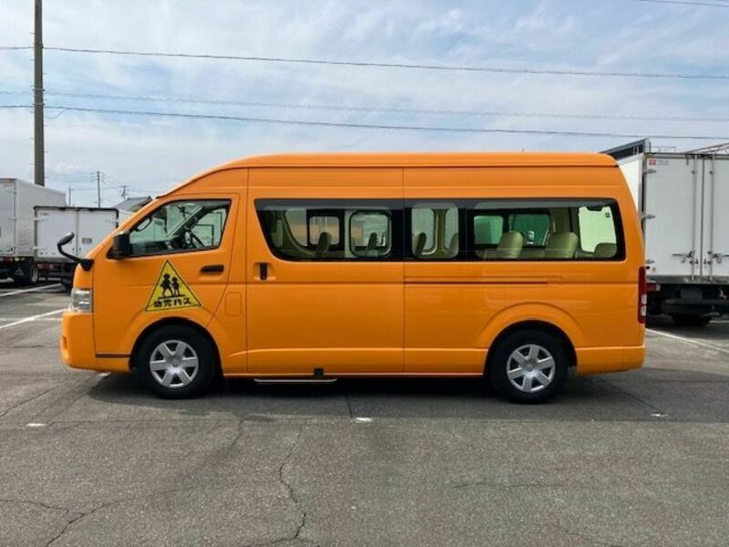 HIACE COMMUTER