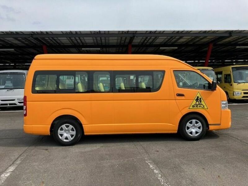 HIACE COMMUTER