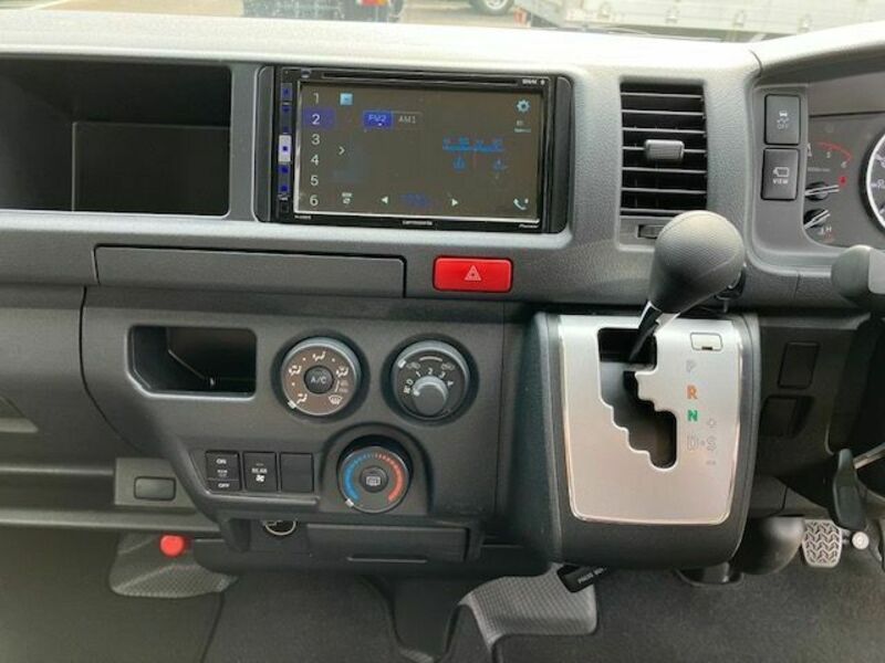 HIACE COMMUTER
