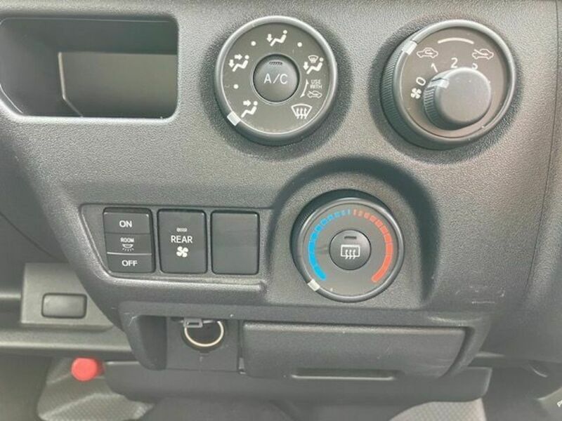 HIACE COMMUTER