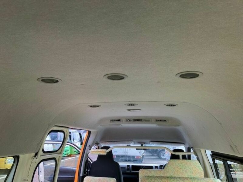 HIACE COMMUTER