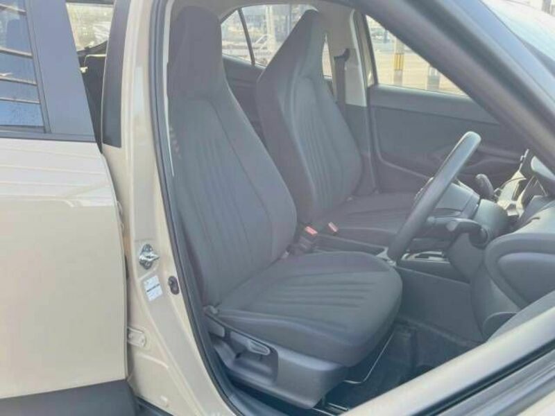 YARIS CROSS