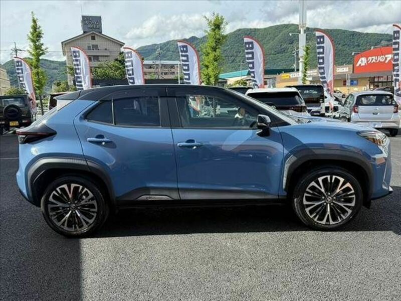 YARIS CROSS