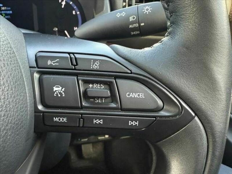 YARIS CROSS