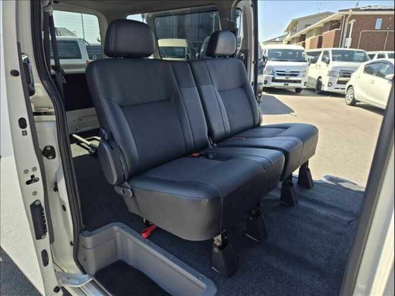 NV350 CARAVAN-7