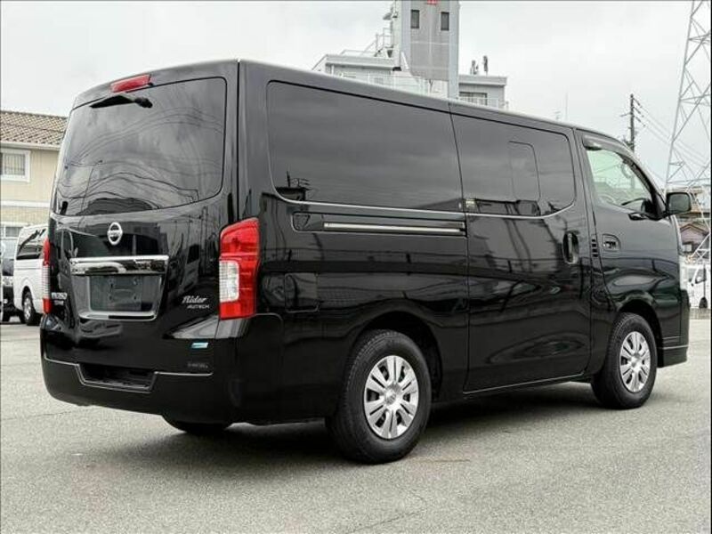 NV350 CARAVAN-14