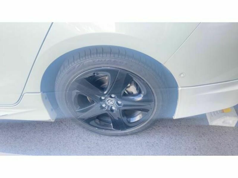 PRIUS-8