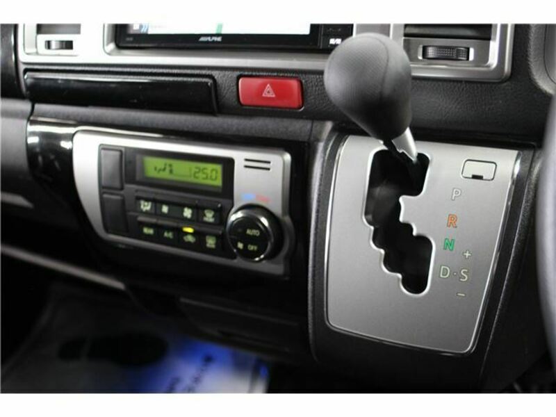 HIACE VAN-11