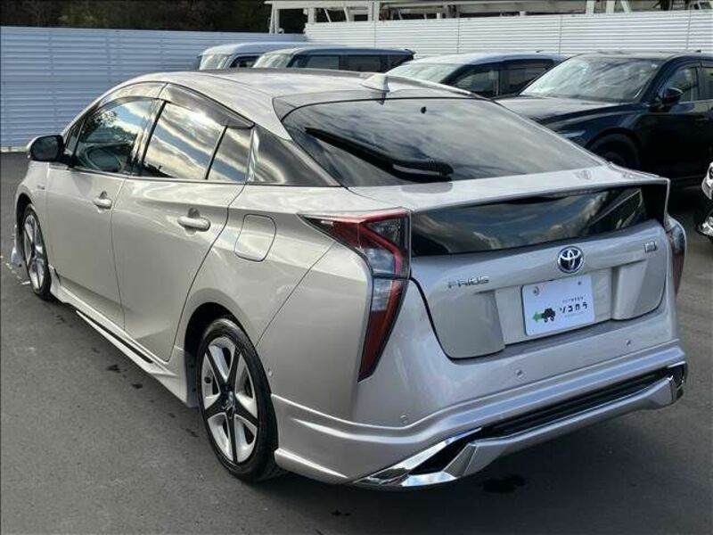PRIUS-8