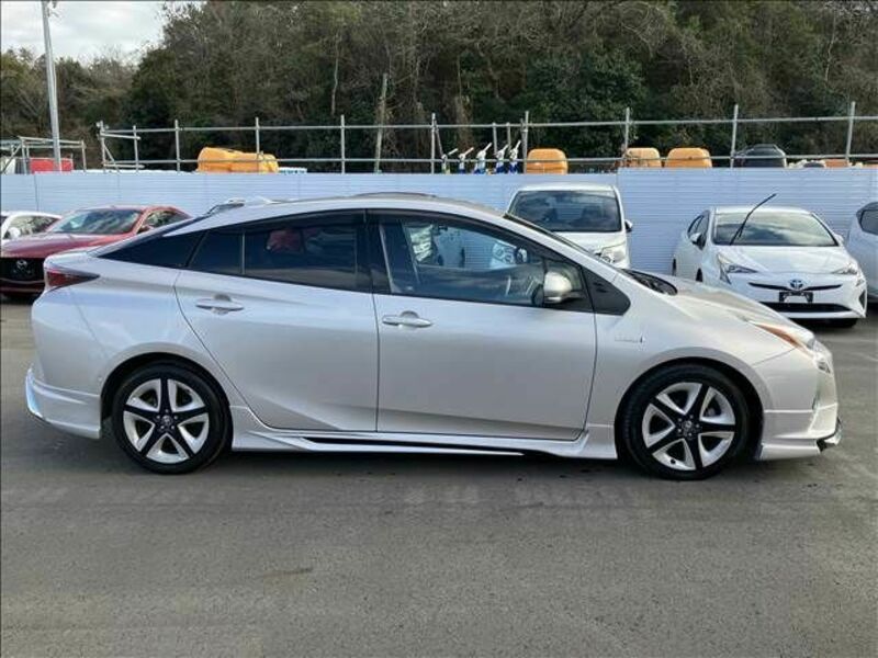 PRIUS-11
