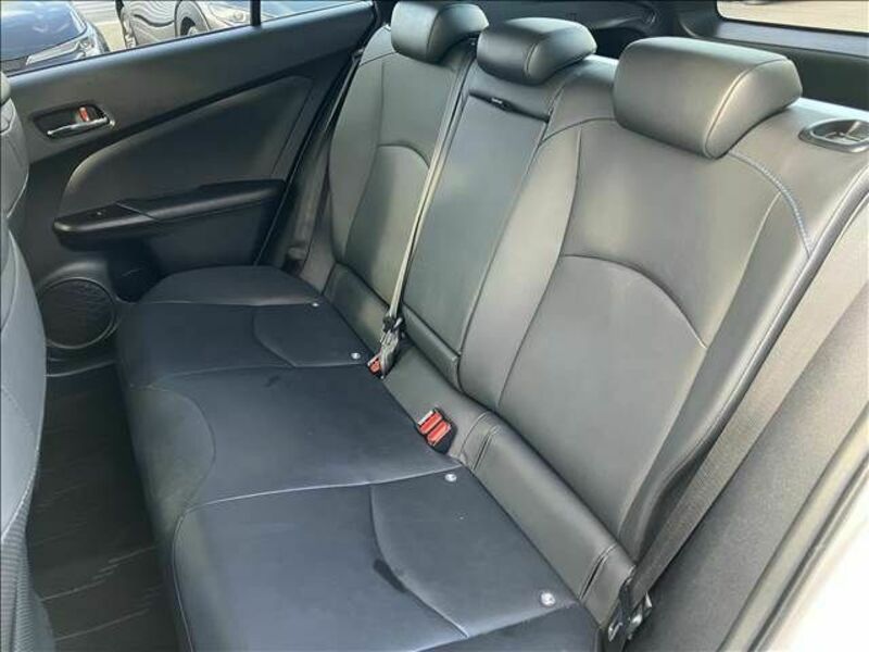 PRIUS-17