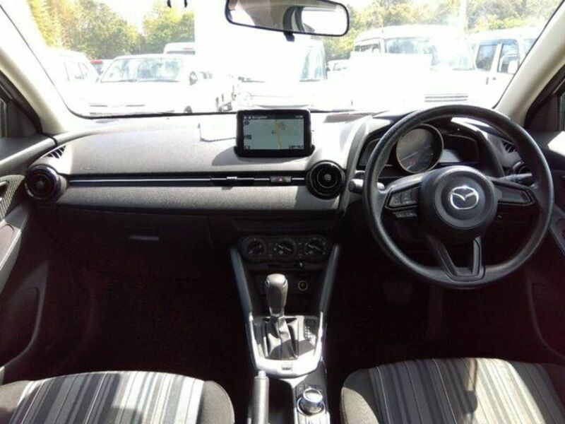 MAZDA2