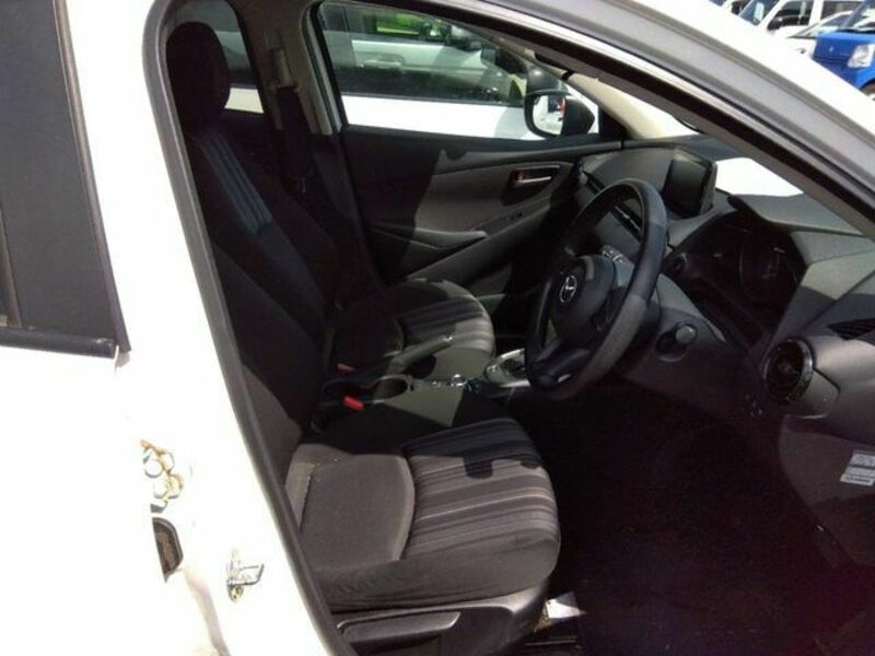 MAZDA2