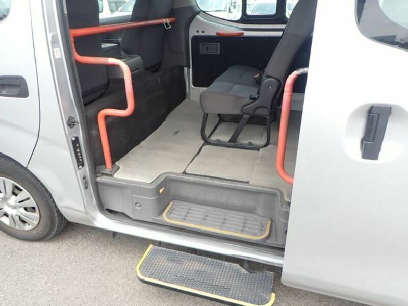 NV350 CARAVAN WAGON-15