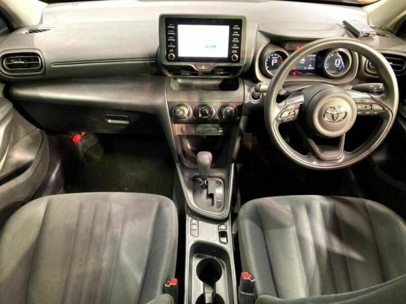 YARIS CROSS-1