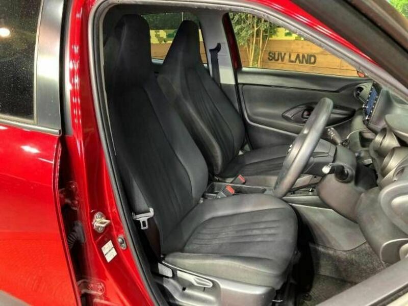YARIS CROSS-7