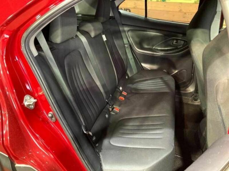 YARIS CROSS-8
