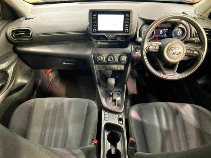 YARIS CROSS-1