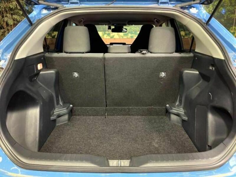 YARIS CROSS-9
