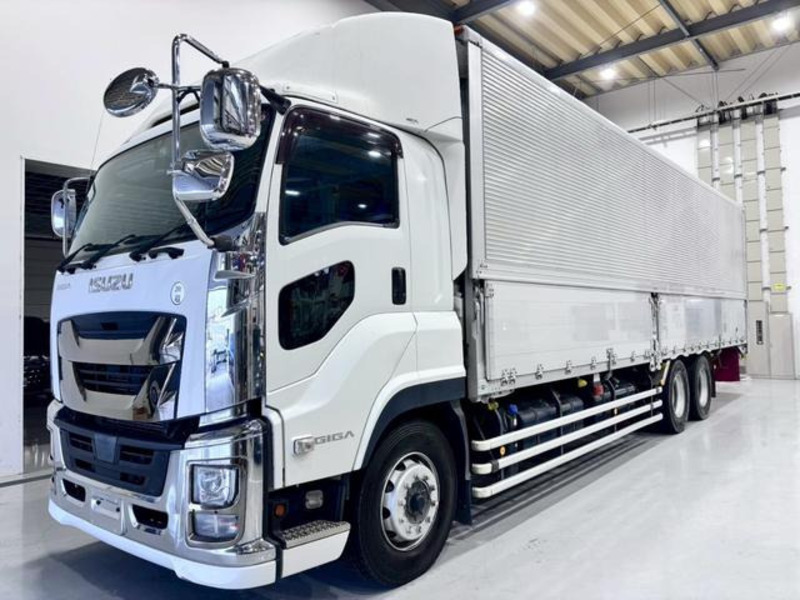 ISUZU GIGA