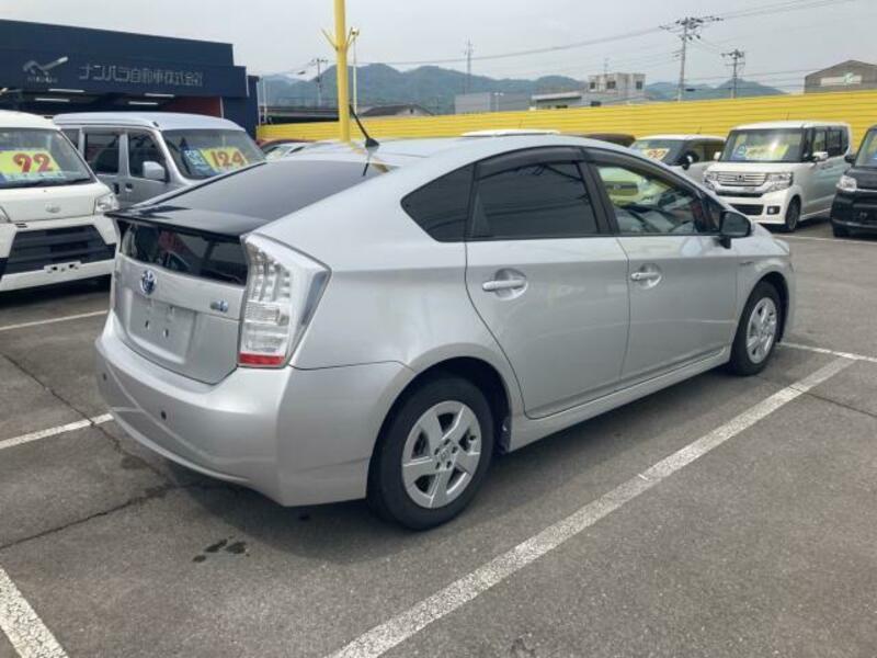 PRIUS-4