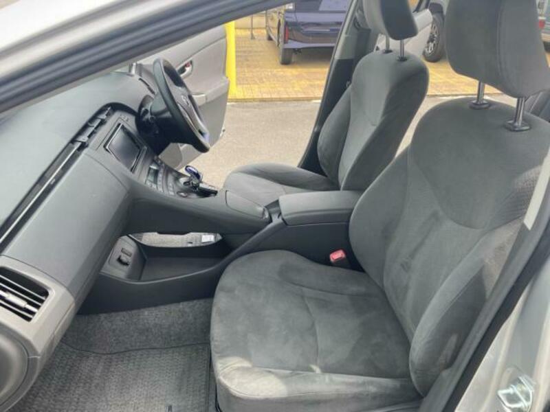 PRIUS-16