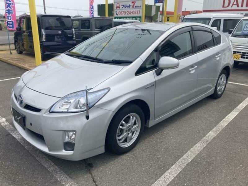 TOYOTA　PRIUS